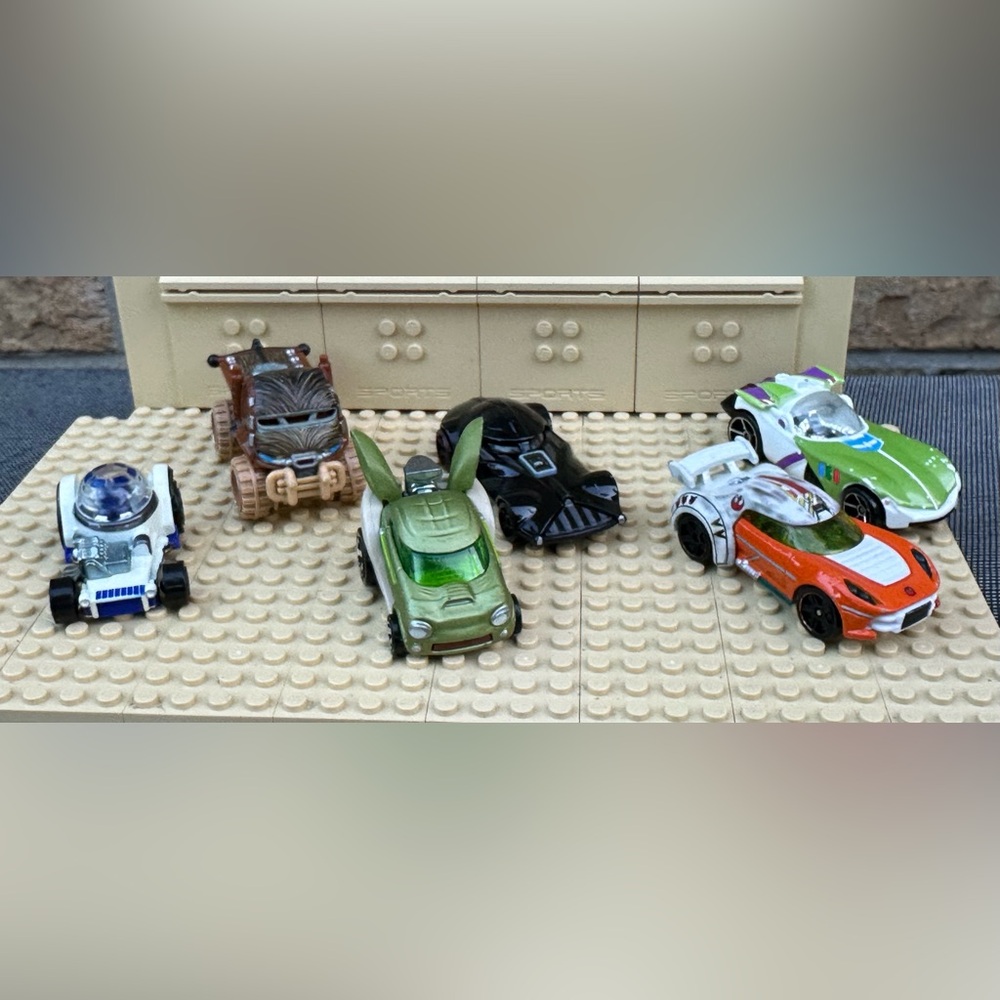 Star Wars Hot Wheels character cars cars Bundle + 1 Toy Story Hot Wheels car